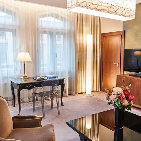 Hotel Vier Jahreszeiten Kempinski 5*