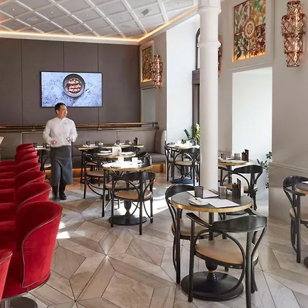 Vier Jahreszeiten Kempinski Hotel 5*