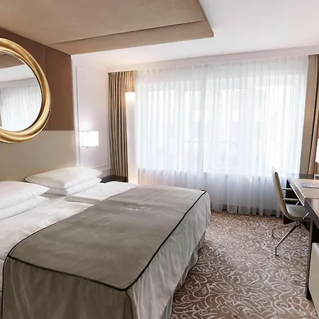 Vier Jahreszeiten Kempinski Hotel 5*
