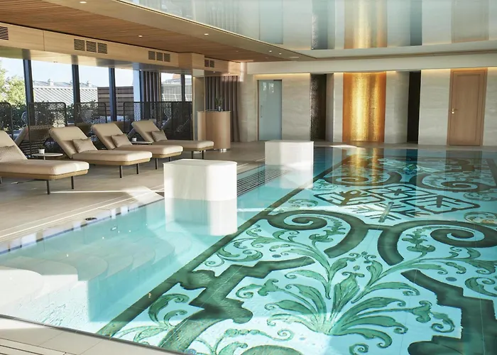 Hotel Vier Jahreszeiten Kempinski 5*