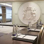 Vier Jahreszeiten Kempinski Szálloda 5*