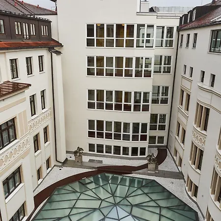 Vier Jahreszeiten Kempinski Hotel 5*