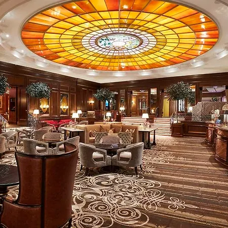 Vier Jahreszeiten Kempinski Szálloda 5*