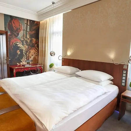Hotel Vier Jahreszeiten Kempinski 5*