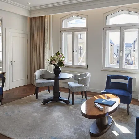 Vier Jahreszeiten Kempinski 5*