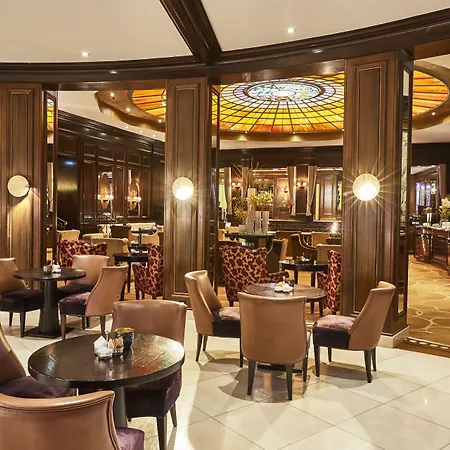 Vier Jahreszeiten Kempinski Szálloda 5*