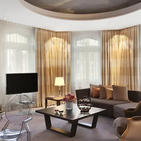 Vier Jahreszeiten Kempinski Hotel 5*