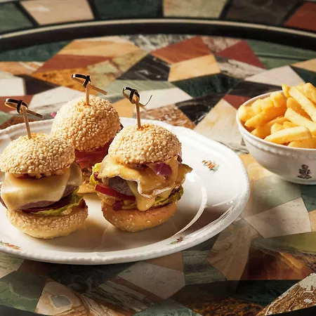 Vier Jahreszeiten Kempinski Hotel