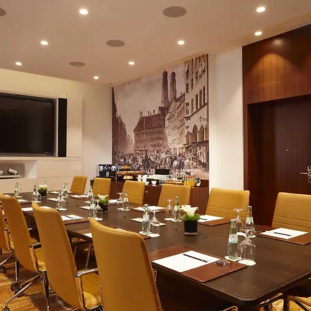 Vier Jahreszeiten Kempinski Hotel 5*