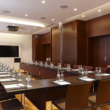 Hotel Vier Jahreszeiten Kempinski 5*
