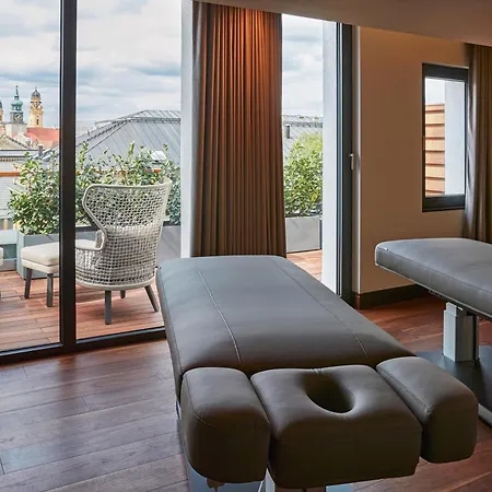 Vier Jahreszeiten Kempinski Hotel 5*