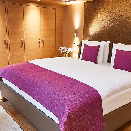 Hotel Vier Jahreszeiten Kempinski 5*