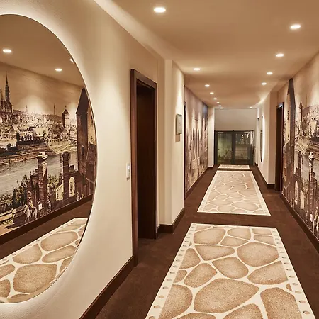 Vier Jahreszeiten Kempinski Hotel 5*