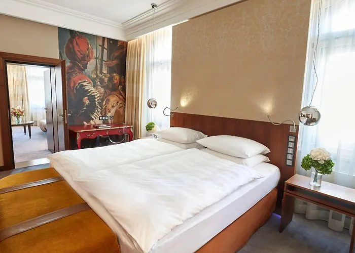 Hotel Vier Jahreszeiten Kempinski 5*