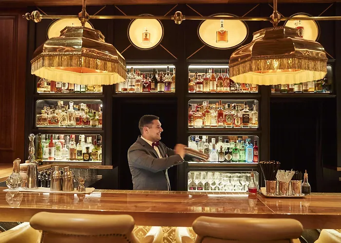 Отель Vier Jahreszeiten Kempinski 5*