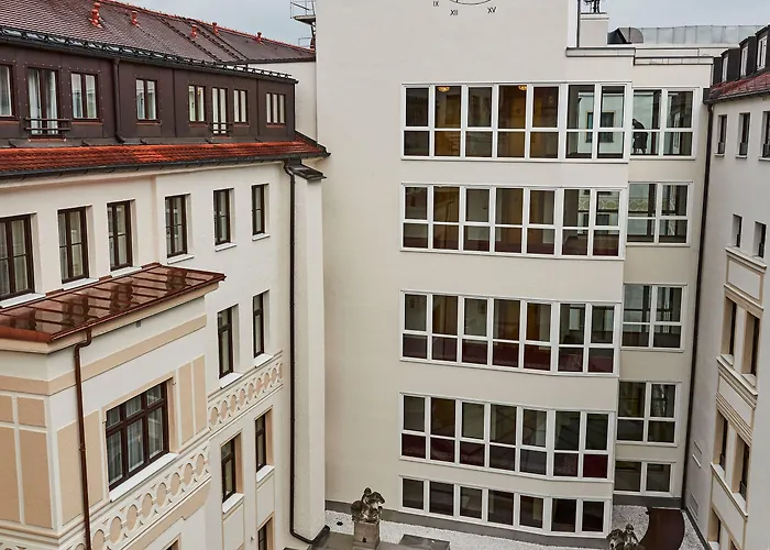 Отель Vier Jahreszeiten Kempinski