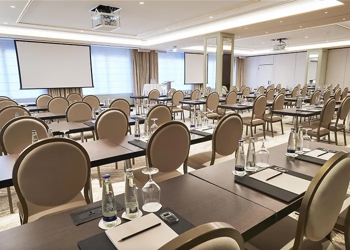 Vier Jahreszeiten Kempinski Отель 5*