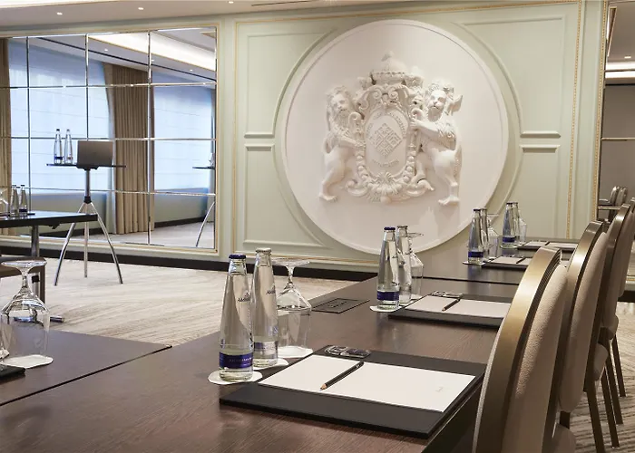 Vier Jahreszeiten Kempinski מלון 5*