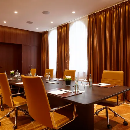Vier Jahreszeiten Kempinski Szálloda 5*