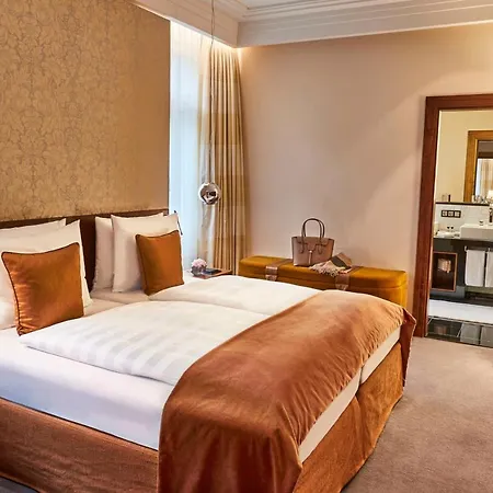 Vier Jahreszeiten Kempinski Отель 5*