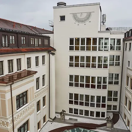 Vier Jahreszeiten Kempinski Szálloda