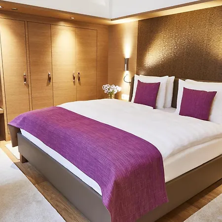 Szálloda Vier Jahreszeiten Kempinski 5*
